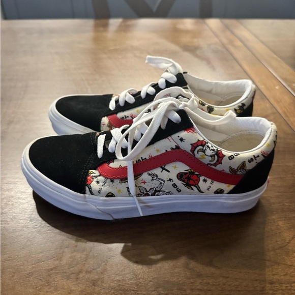 Vans old skool sneakers in stranger things print size 7 - Picture 2 of 4